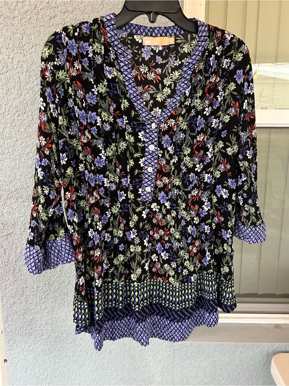 La Cera Women’s Floral Boho Mixed Print Top Size M 3/4 Sleeve V Neck Pleats